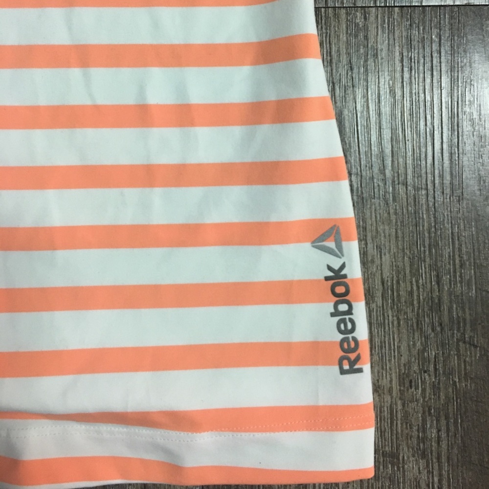 Reebok exercise top. - Picture 2 of 4